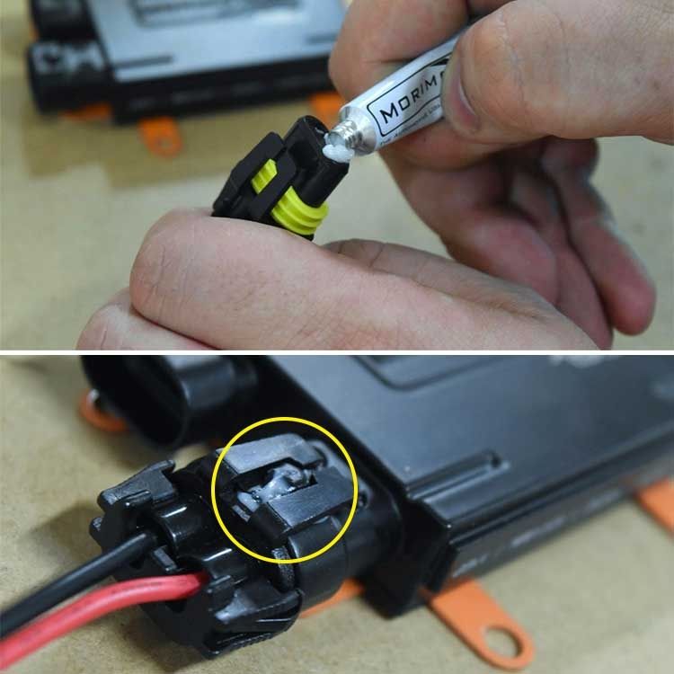 Water resistant dielectric grease for electrical connectors